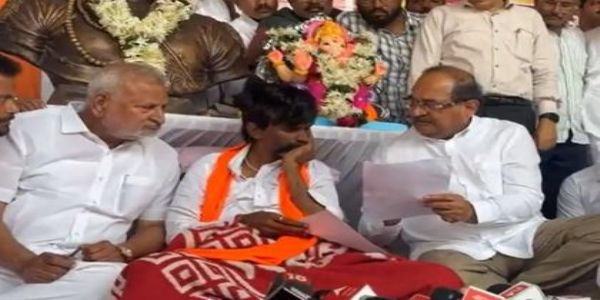 सहा मागण्या मान्य, उपोषण स्थगित, जरांगेंनी बांधवांना गावाकडे निघण्याचे केले आवाहन