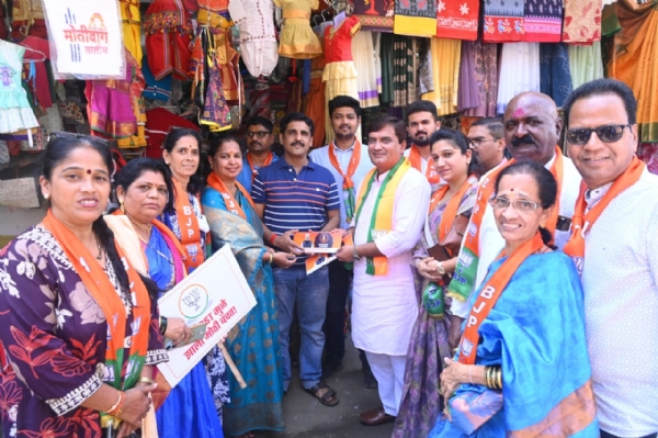 खा. महाडिक यांच्यासह, भाजप कार्यकर्त्यांच्या महाद्वार रोड-जोतिबा रोडवर व्यापार्‍यांच्या भेटी