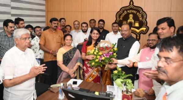 शहर विकासाची कामे तातडीने आणि वेळेत पूर्ण करा पालकमंत्री चंद्रशेखर बावनकुळे यांनी घेतला महापालिकेचा आढावा