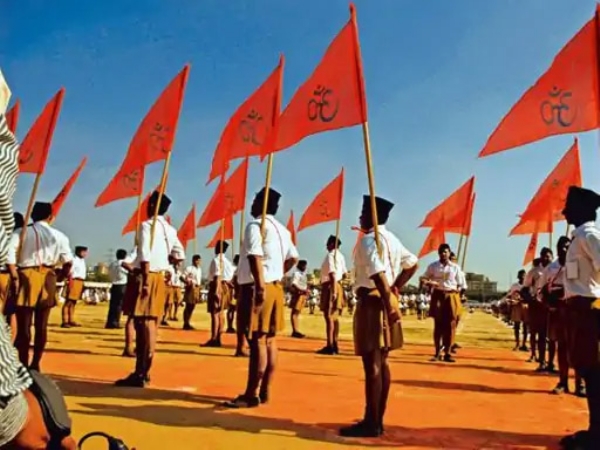 आरएसएसच्या विजयादशमी सोहळ्याला  सीजेआय भूषण गवईच्या आई मुख्य अतिथी  निमंत्रण पत्रिका येताचा सर्वत्र चर्चेचा विषय