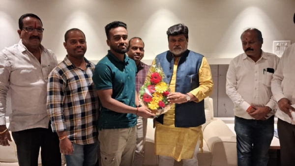 रत्नागिरीचा युवा क्रिकेटपटू अविराज अनिल गावडेचे पालकमंत्र्यांकडून कौतुक