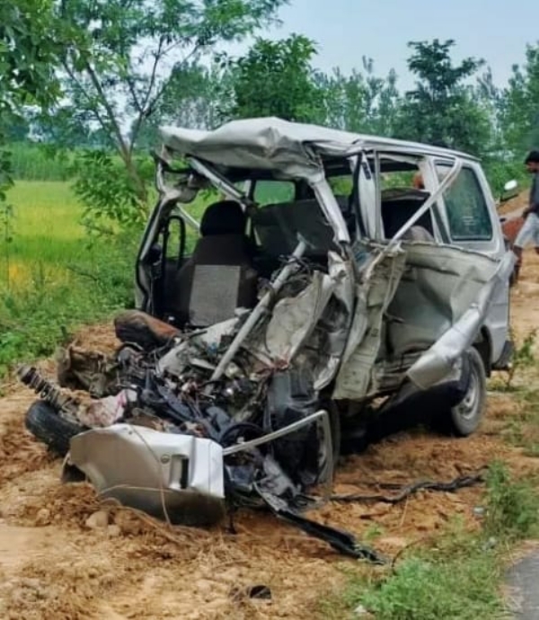 Roadways bus and car collide in Lakhimpur Kheri