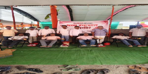 परभणी : पेडगावात रक्तदान व रक्तगट तपासणी शिबिराला उत्स्फूर्त प्रतिसाद