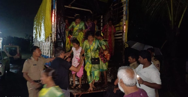 पुरग्रस्त महिलांचा आणि लहान मुलांचा जीव वाचवण्यात पालघर पोलिसांची उल्लेखनीय कामगिरी