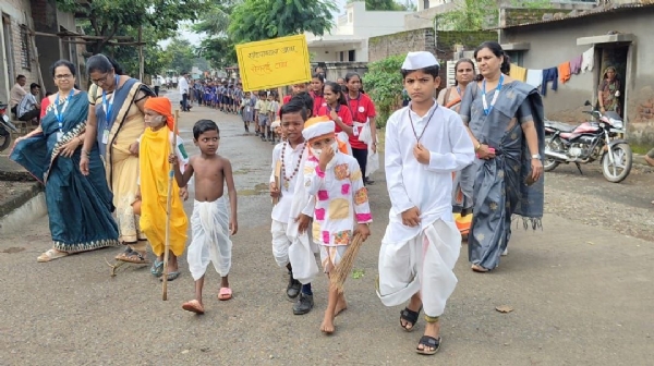 सुकळीच्या शाळेने पथनाट्यातून दिला प्लास्टिक मुक्तीचा संदेश! • स्वच्छता पंधरवाडा, विविध उपक्रमाचे आयोजन  • विद्यार्थी, शिक्षक व नागरिकांनी घेतली स्वच्छतेची शपथ