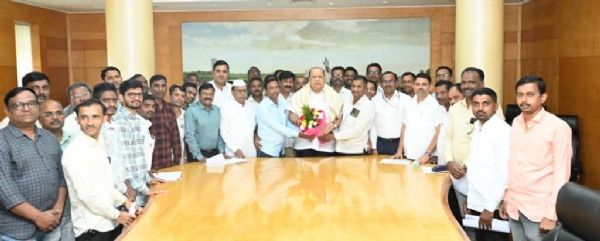 मंत्री मुश्रीफ यांच्या हस्ते  ३७ गट सचिवांच्या नेमणुकांचे नियुक्ती आदेश देण्यात आले.
