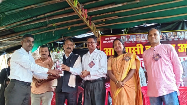 सफाळे येथे जिल्हा स्तरीय आदिवासी हक्क व विचार सभेला उत्स्फूर्त प्रतिसाद