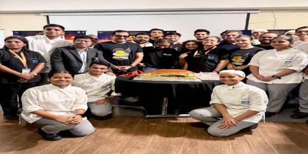 ‘वडापाव’च्या टीमसाठी साकारला भव्य वडापाव