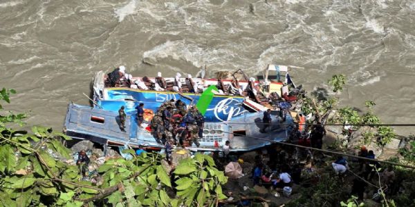 नेपाळमध्ये भीषण रस्ता अपघात; दोघांचा मृत्यू तर २० हून अधिक जखमी