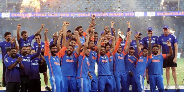 बीसीसीआयकडून टीम इंडियासह सपोर्ट स्टाफला २१ कोटी रुपयांचे बक्षीस जाहीर
