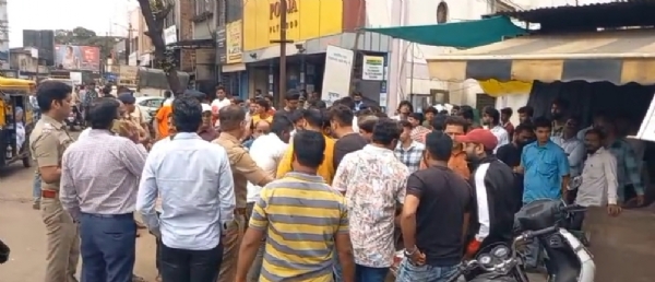 खा. असदुद्दीन ओवैसी यांना विरोध करण्यासाठी हिंदुत्ववादी संघटनेचे कार्यकर्ते बागल चौकात जमा झाले