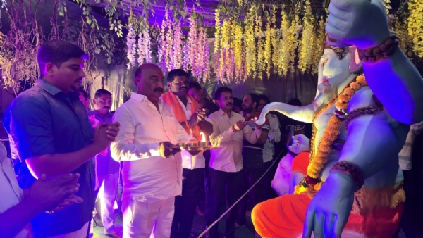खासदार