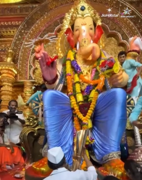 Pro Kabaddi Trophy at  Lalbaghcha Raja