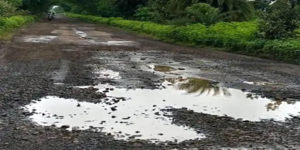 अमरावती : अंजनसिंगी-मंगरूळ राज्य मार्गाची दुरवस्था