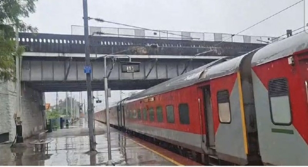 रेल्वे उड्डाणपूलाच्या सुरक्षिततेसाठी रेल्वेकडून तातडीच्या उपाययोजना