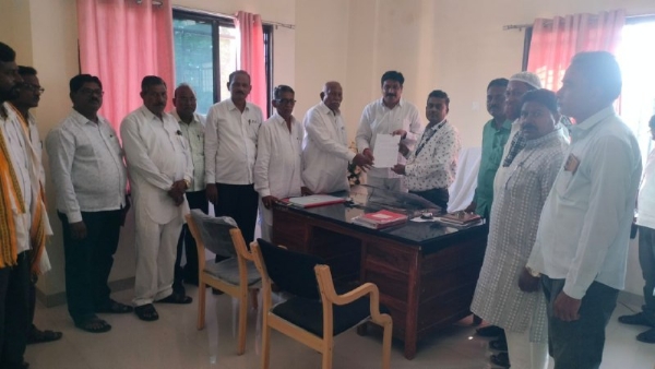 दर्यापूर कृषी उत्पन्न बाजार समितीने मुख्यमंत्री सहाय्यता निधीस दिला धनादेश; शेतकरी हिताचे ठराव एकमुखी मंजूर