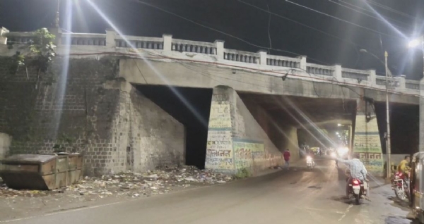 रेल्वेपूल हलक्या वाहनांसाठी सुरू करा पोलिसांचे बांधकाम व रेल्वे विभागाला पत्र