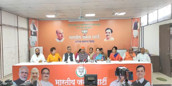 मुख्यमंत्री राज्याला प्रगतीच्या शिखरावर नेणारे महाराष्ट्राचं अष्टपैलू नेतृत्व मुख्यमंत्री देवेंद्रजी फडणवीस- नरेंद्र पाटील