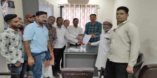 पूर्णेतील मोकाट श्वान, गाढवांचा बंदोबस्त करण्याची मागणी