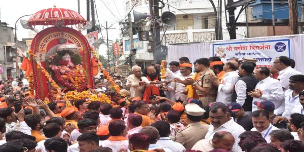 १३२ वर्षांची परंपरा असलेला गणेशोत्सव, पालकमंत्री ॲड.आकाश फुंडकर यांच्या हस्ते महाआरती