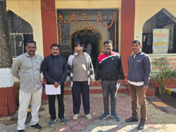 20 वर्षांपूर्वी ‘गांजा तपासणी’च्या बहाण्याने खिशातील रक्कम चोरणारा आरोपी अखेर गजाआड. लातूर पोलिसांच्या विशेष पथकाची उल्लेखनीय कामगिरी 20 वर्षांपूर्वी ‘गांजा तपासणी’च्या बहाण्याने खिशातील रक्कम चोरणारा आरोपी अखेर गजाआड. लातूर पोलिसांच्या विशेष पथकाची उल्लेखनीय कामगिरी