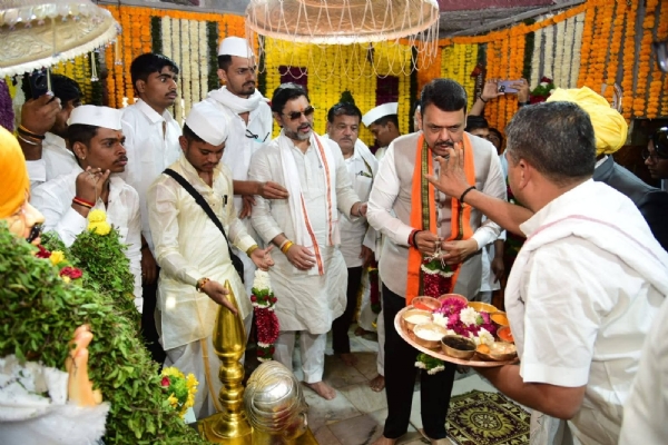 गहिनीनाथ गडावर दिलेल्या शब्दाबद्दल मुख्यमंत्र्यांचे आमदार मुंडे यांनी मानले आभार