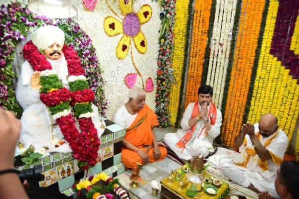 MLA Munde thanked the Chief Minister for keeping his promise made at Gahinath fort.