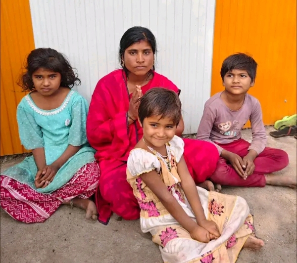 डोंगरे कुटुंबाला ₹२१ लाख रुपयांचा धनादेश मिळाला असून ₹४ लाखांची उचल माफी