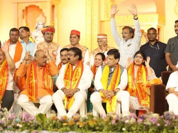 निवडणुकीत आध्यात्मिक मनःशांतीचा धागा: खा. चव्हाण, खा. गोपछडे, आ. श्रीजया चव्हाण यांची उपस्थिती