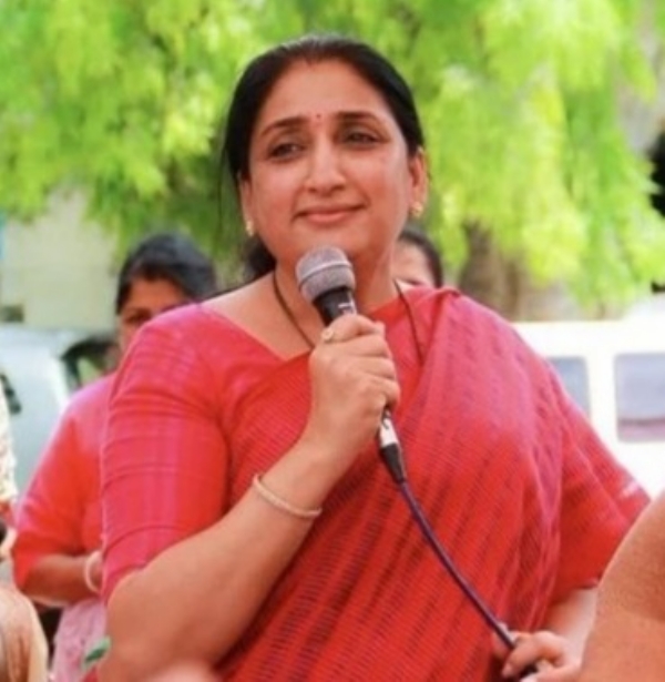 सुनेत्रा पवार