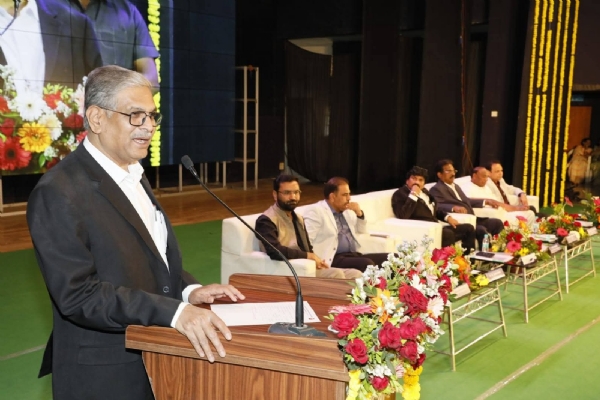 लोककला महोत्सवात  लोककवी प्रशांत मोरेच्या कवितांना रसिकांची जोरदार दाद