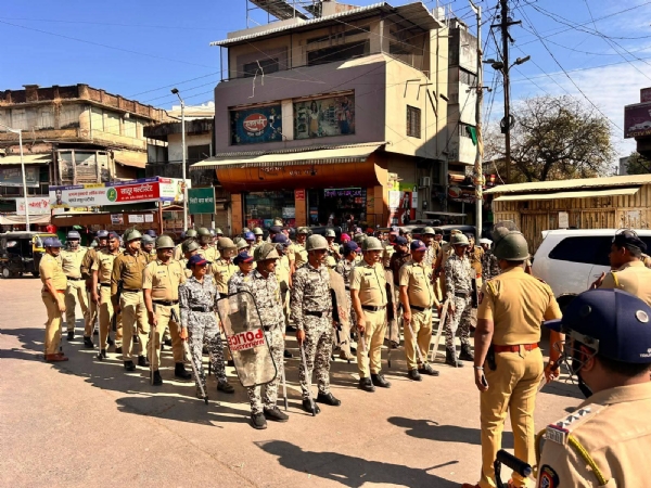 लातूर महानगरपालिका निवडणुकीच्या पार्श्वभूमीवर दंगा काबू योजनेची रंगीत तालीम व रूट मार्च.