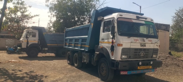 अहमदपूर पोलिसांनी दोन वेगवेगळ्या कारवायांत पकडले ६५ लाखांचे वाळूचे टिप्पर; तिघांवर गुन्हे दाखल अहमदपूर पोलिसांनी दोन वेगवेगळ्या कारवायांत पकडले ६५ लाखांचे वाळूचे टिप्पर; तिघांवर गुन्हे दाखल