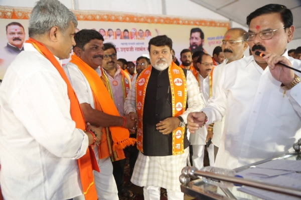 गणेश काजळे पाटील यांचा असंख्य कार्यकर्त्यांसह शिवसेनेत प्रवेश