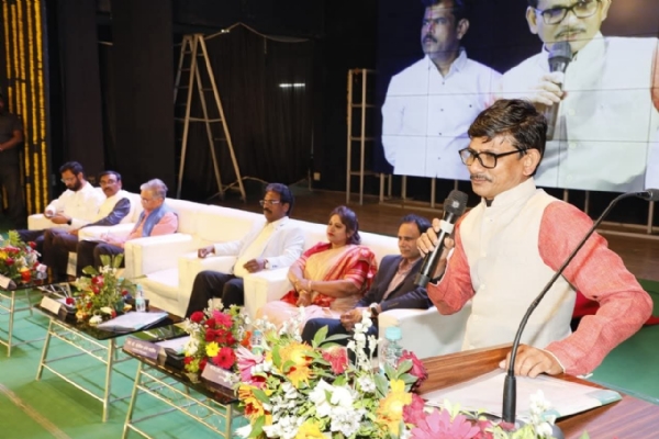 पहिल्या लोककला महोत्सवाचे विजेतेपद विद्यापीठाच्या संघाने पटकावले पहिल्या लोककला महोत्सवाचे विजेतेपद विद्यापीठाच्या संघाने पटकावले