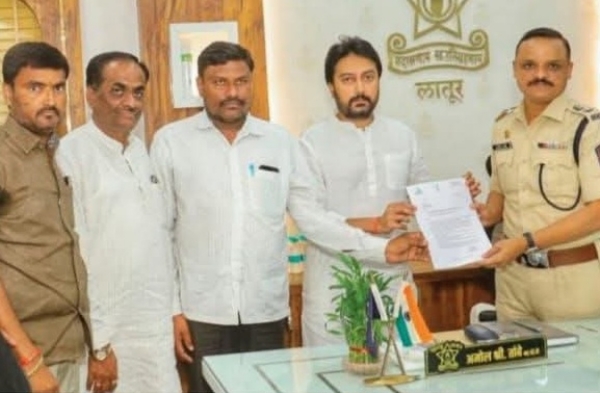 विद्यार्थिनीच्या मृत्यू प्रकरणी धिरज देशमुखांनी घेतली पोलीस अधीक्षकांची भेट