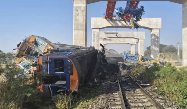 थायलंडमध्ये चालत्या ट्रेनवर क्रेन कोसळून अपघात; २२ जणांचा मृत्यू