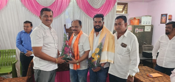 मनमाड नगरपालिकेत पहिल्यांदाच मनमाड नगरपालिकेत पहिल्यांदाच