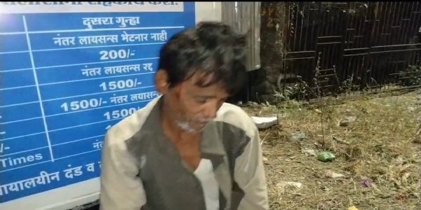 अकोल्यात बेधुंद दारू पिऊन ऑटो चालवणारा चालक पोलिसांच्या तावडीत