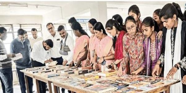 सिल्लोड येथील यशवंतराव चव्हाण महाविद्यालयामध्ये वाचन संकल्प