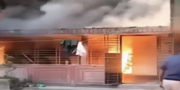 बांगलादेशात आणखी एका हिंदूवर हल्ला, शिक्षकाचे घर जाळले