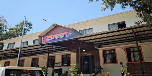 पैशाच्या वादातून घरासमोर धिंगाणा; महिलेस धमकी देत मारहाण