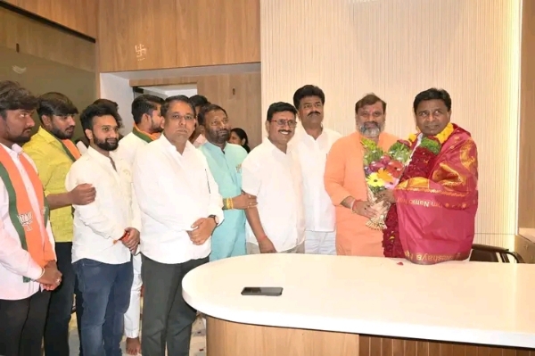 भाजपाच्या विजयी उमेदवारांचा जिल्हाध्यक्षांनी केला सत्कार