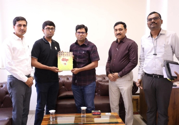 हिंगोली चे जिल्हाधिकारी राहुल गुप्ता यांनी घेतली नांदेड जिल्हाधिकाऱ्यांची भेट