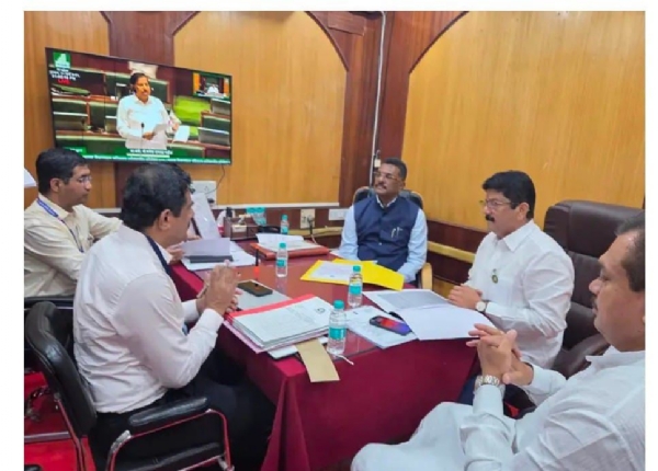 चिपळूण एसटी बसस्थानकाबाबत शेखर निकम यांची चर्चा