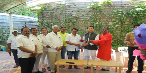 अमित देशमुख यांचा काँग्रेस व वंचितच्या विजयी उमेदवारांसह विविध संघटना पदाधिकाऱ्यांशी संवाद