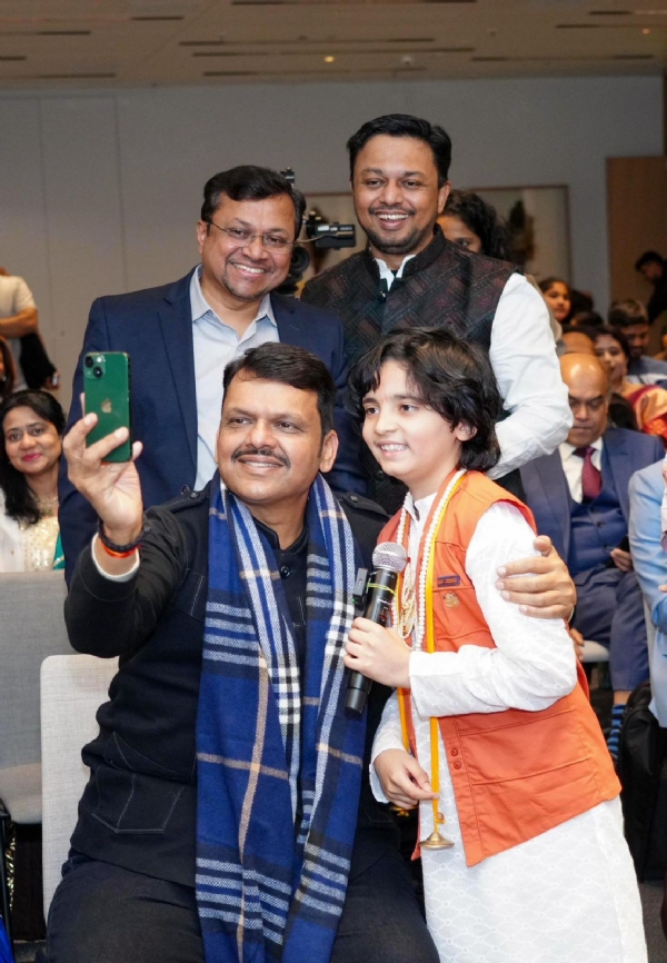 मुख्यमंत्री फडणवीस झ्युरिक