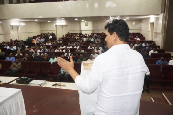 नववर्षाची भेट : वैद्यकीय अधिकाऱ्यांना सेवा अखंड क्षमापित पत्राचे वितरण