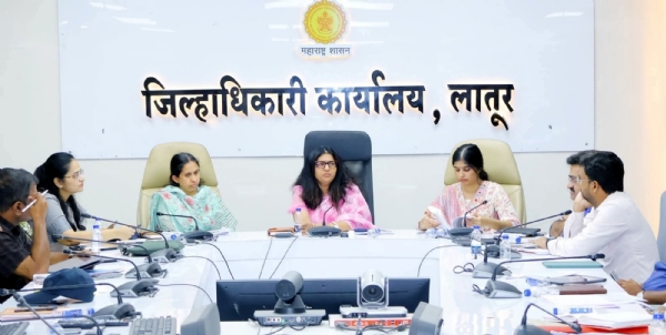 जिल्हाधिकाऱ्यांनी घेतला यांनी घेतला लातूर शहर महानगरपालिका निवडणूक तयारीचा आढावा