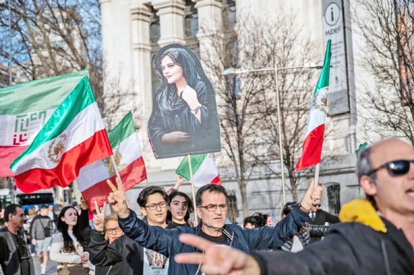 इराणमध्ये खामेनीविरोधी आंदोलन तीव्र; सात जणांचा मृत्यू